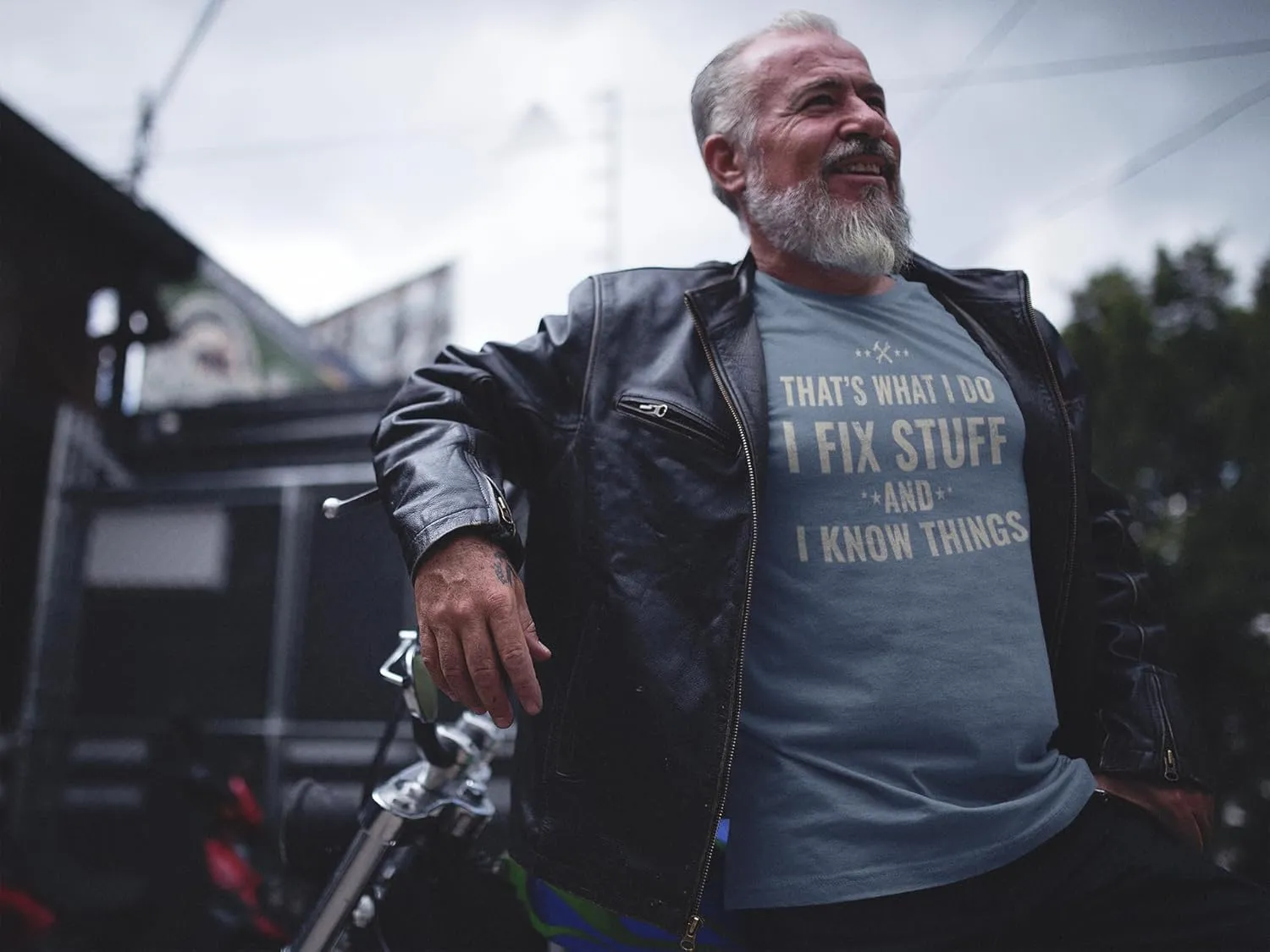 Funny I Fix Stuff and Know Things T-Shirt Dad Joke Tee for Handyman